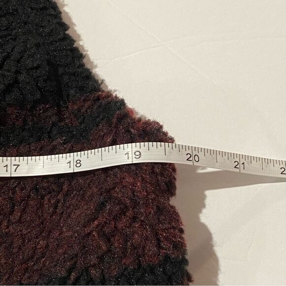 Women's dylan Red & Black Plaid Open Front Sherpa Vest Size Small - Picture 7 of 8